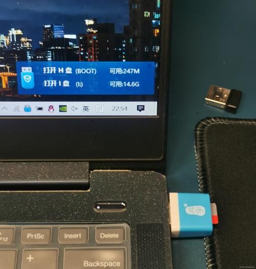 microSD卡插在读卡器在电脑上读不出来