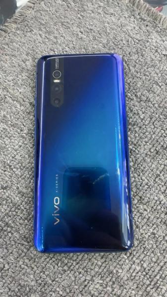 vivox27是塑料机身吗
